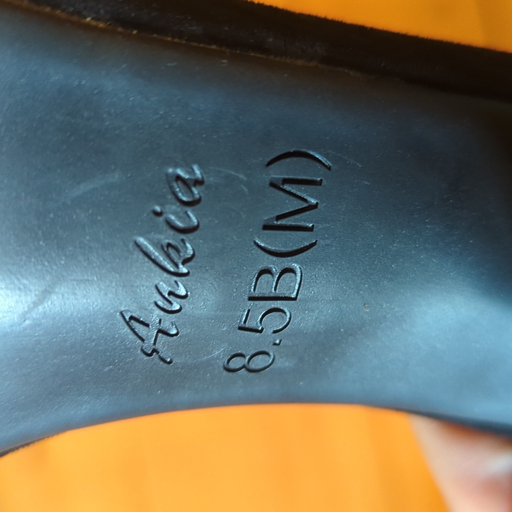 Black strap heels - Picture 4 of 4